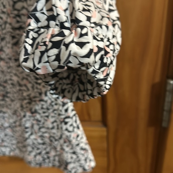 Foxcroft Women’s Heritage Non Iron Button Front puff sleeve - Picture 3 of 8